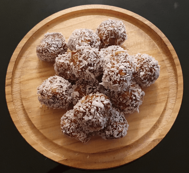 Dadelballetjies (Date Balls)